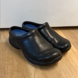 Merrell Air Cushion Jungle Moc Black Slip-On Clogs Women’s Size 8